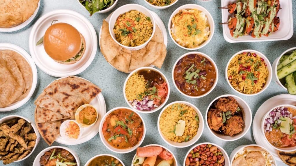 Al Dhiyafah Road: Street Food Haven